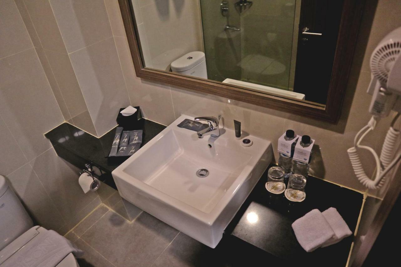 Anara Sky Kualanamu Hotel Medan Eksteriør billede